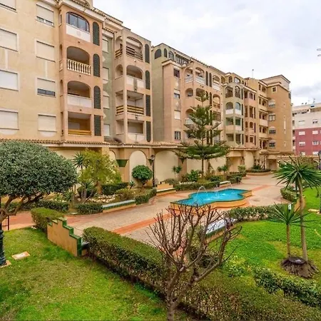 Apartamentoj&j * Τορεβιέχα